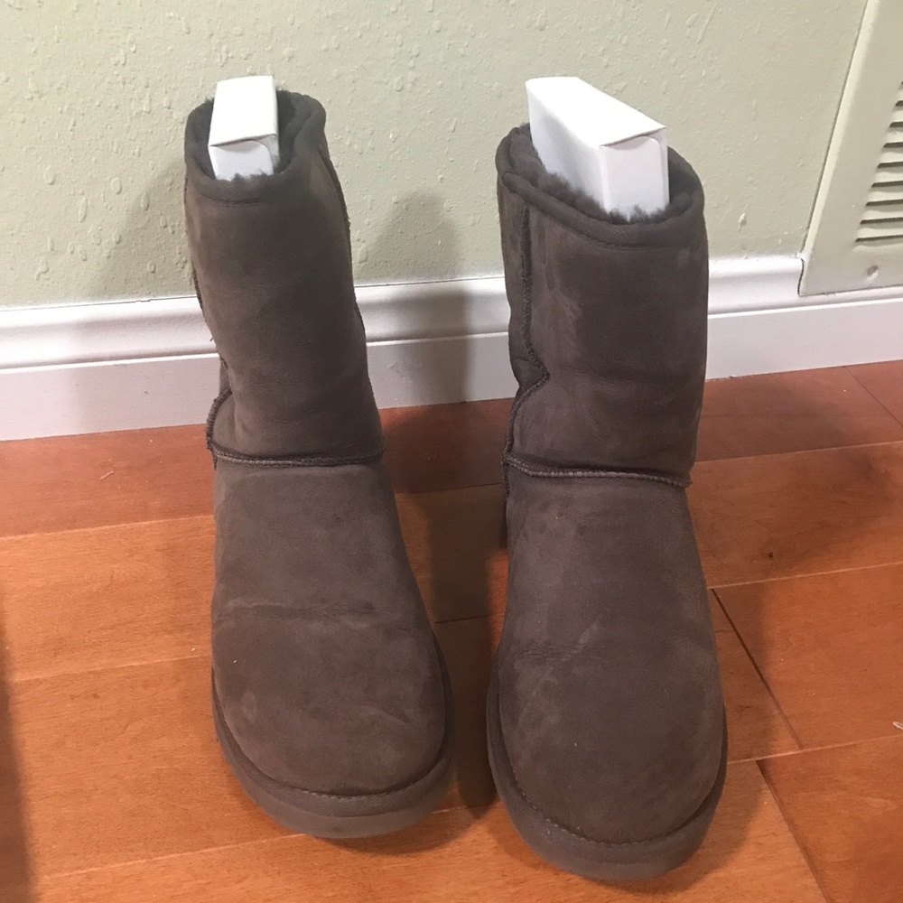 Ugg classic short brown size 9
